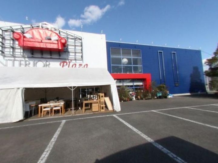 アンビシャスの周辺