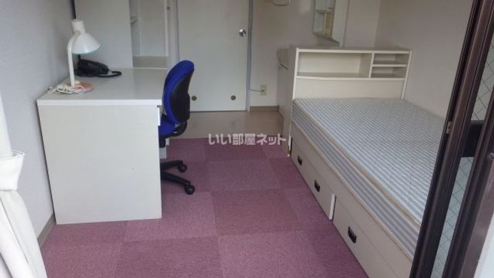 ドーミー赤池の居間