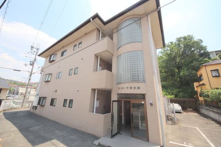 ラ・カーサ東生駒の外観