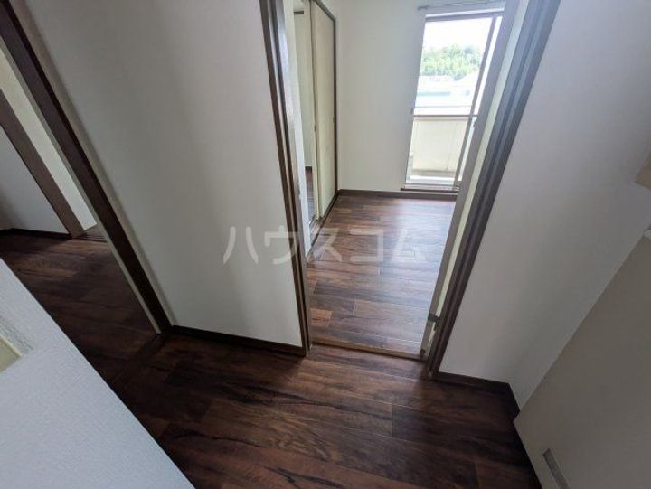 メゾン藤ビルの玄関