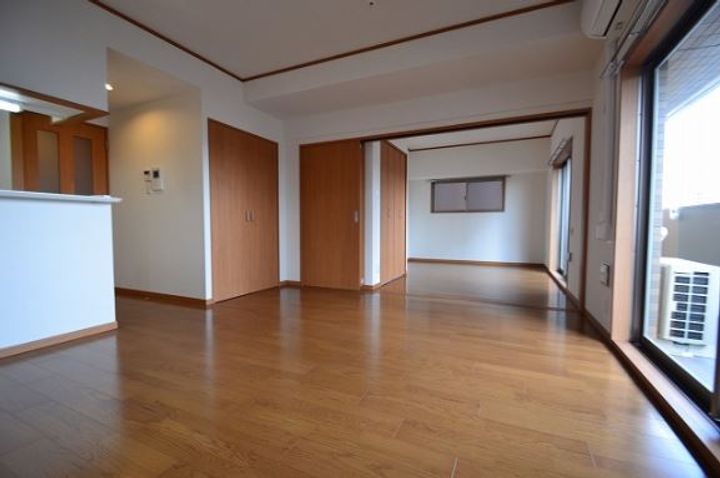 サムティレジデンス平和大通りの居間