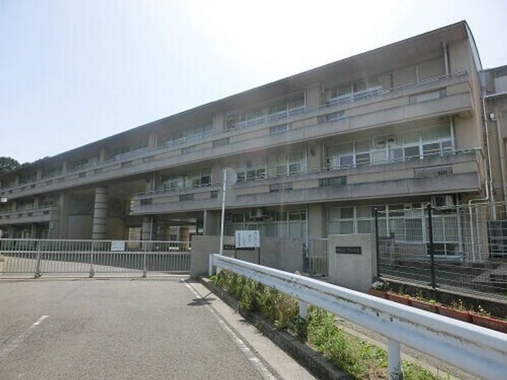 グリーンファーストの周辺