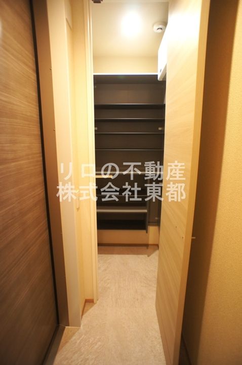 東京都世田谷区砧3(マンション)の賃貸物件の玄関