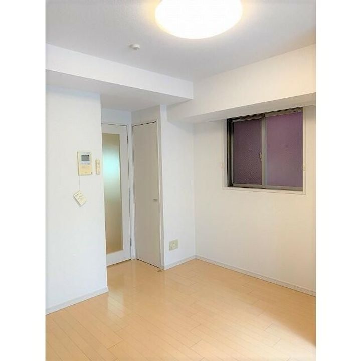 東京都千代田区東神田2の賃貸マンションの玄関