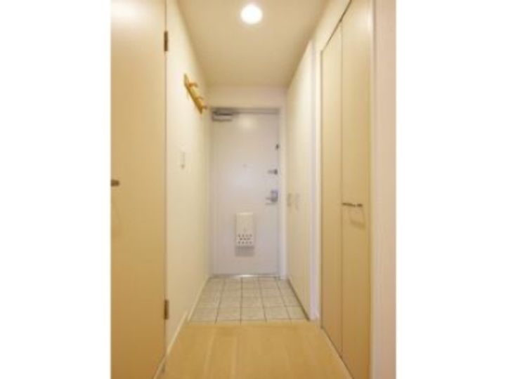 東京都中央区新川2(マンション)の賃貸物件の玄関
