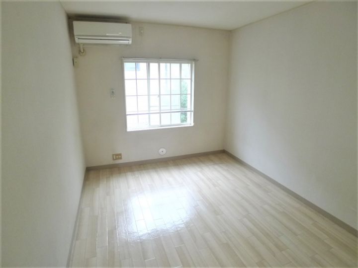 メゾンドローブ学園西町の居間