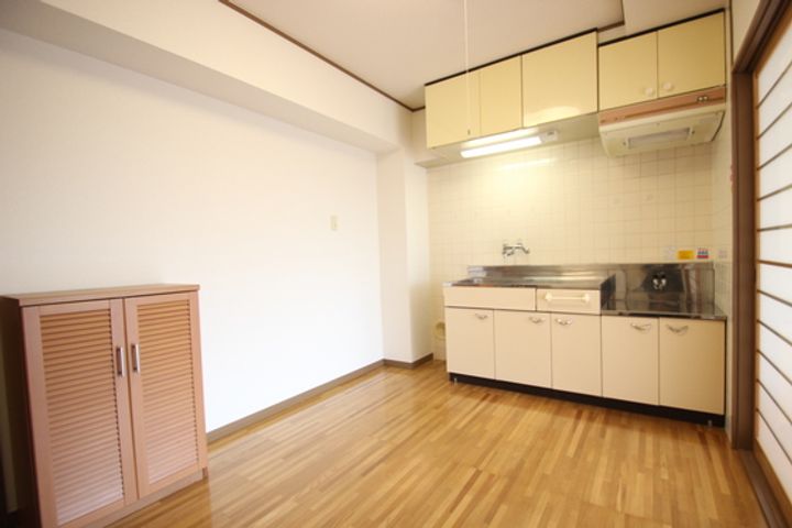 コーポ益の居間