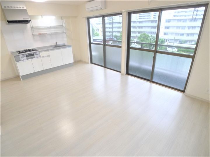 第三ハヤブサマンションの居間