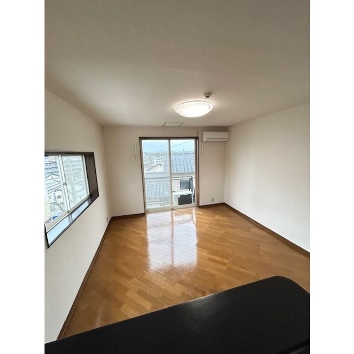 シャローム池田の居間