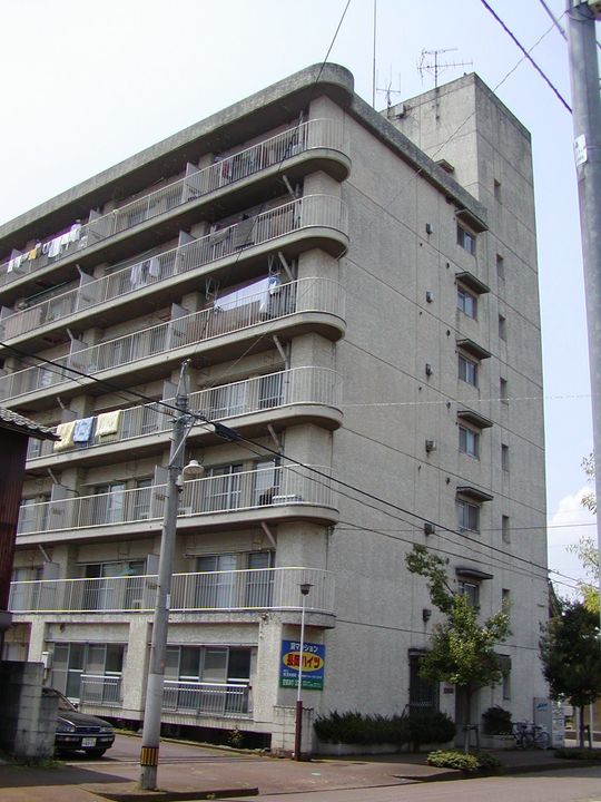 長岡ハイツの外観
