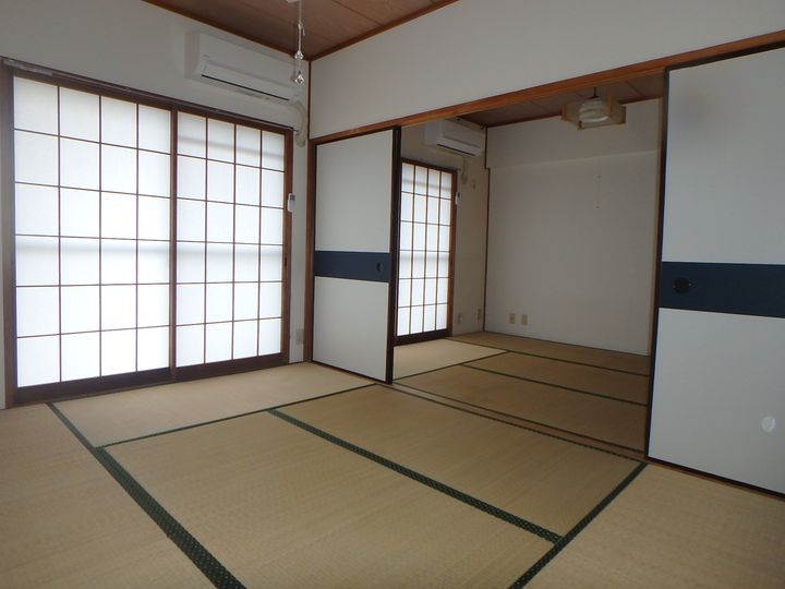 長岡ハイツの居間