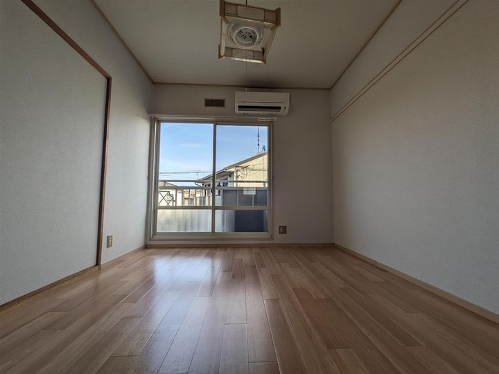 原島ハイツNo.2の居間