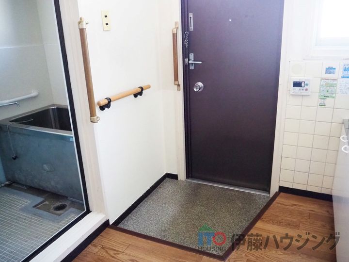 相原マンションの玄関