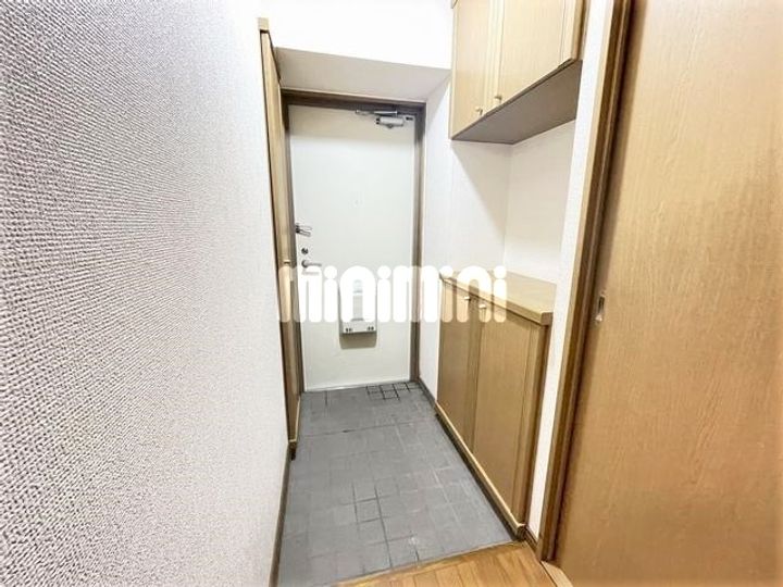 メゾンブローニュ 8の玄関