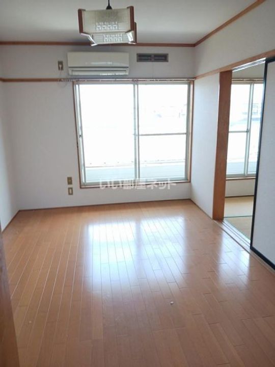 メゾンヨシダの居間