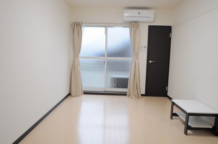 神奈川県横浜市金沢区六浦4(アパート)の賃貸物件の居間