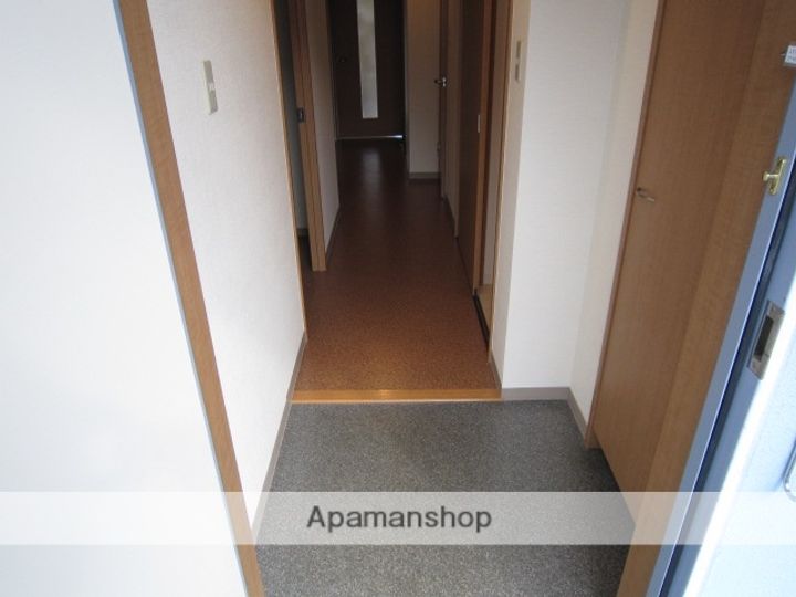 フレンドハイツ城ヶ根の玄関