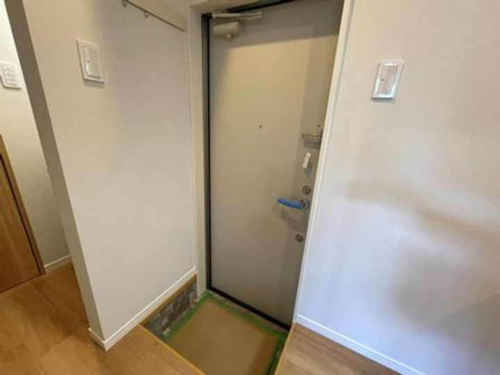 リープラス青山北の玄関