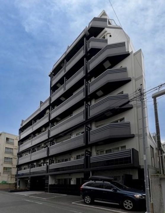 東京都世田谷区三軒茶屋2の賃貸マンションの外観