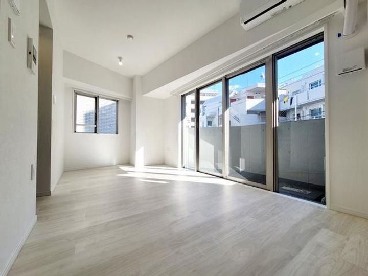 東京都世田谷区三軒茶屋2の賃貸マンションの居間