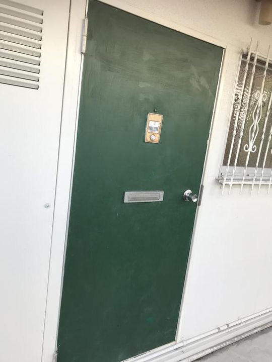 福重アパートの玄関