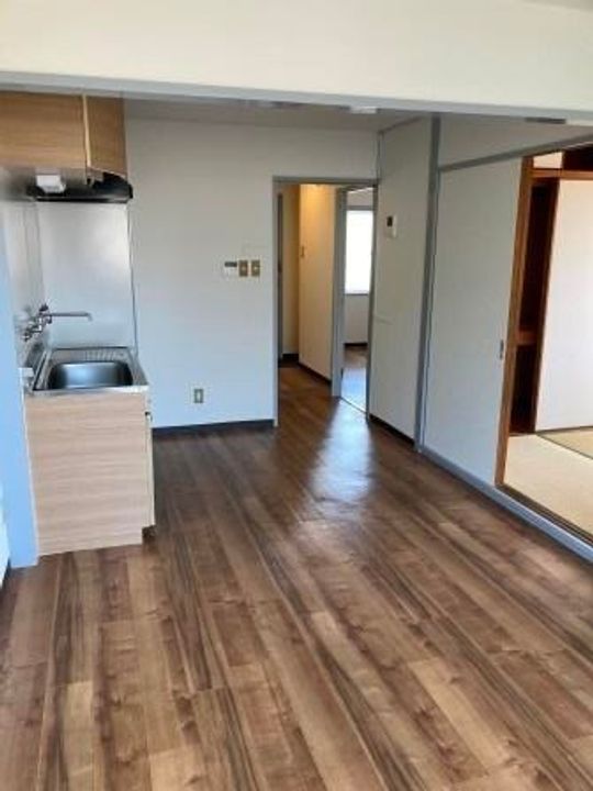 栄平尾マンションの居間