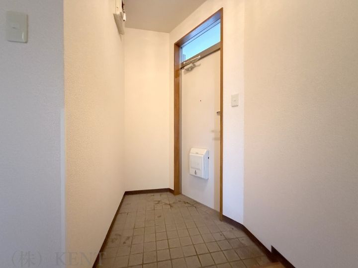 越智ビルの玄関