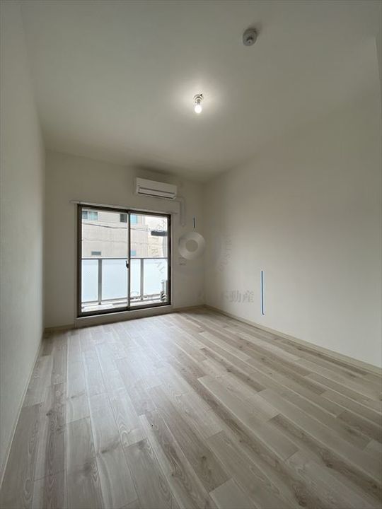 セオリー大阪EAST DOORの居間