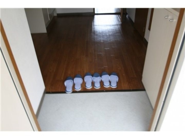 岡山県倉敷市東富井の賃貸マンションの玄関