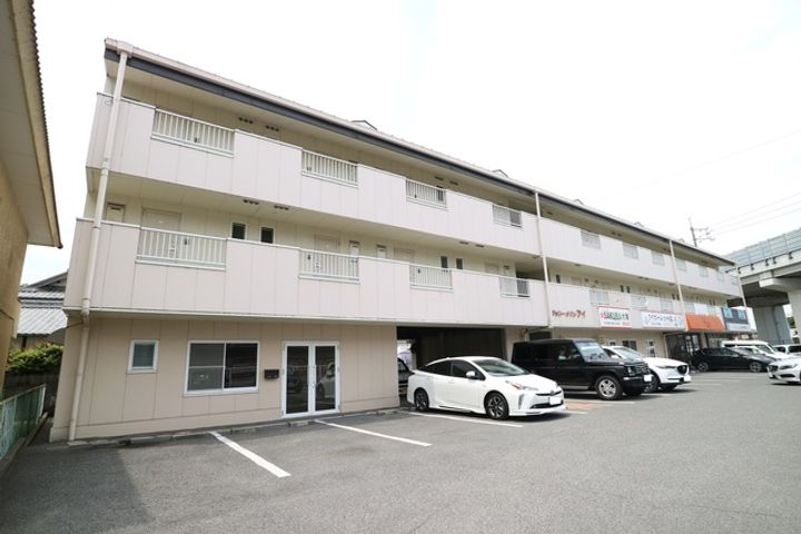 岡山県倉敷市東富井の賃貸マンションの外観