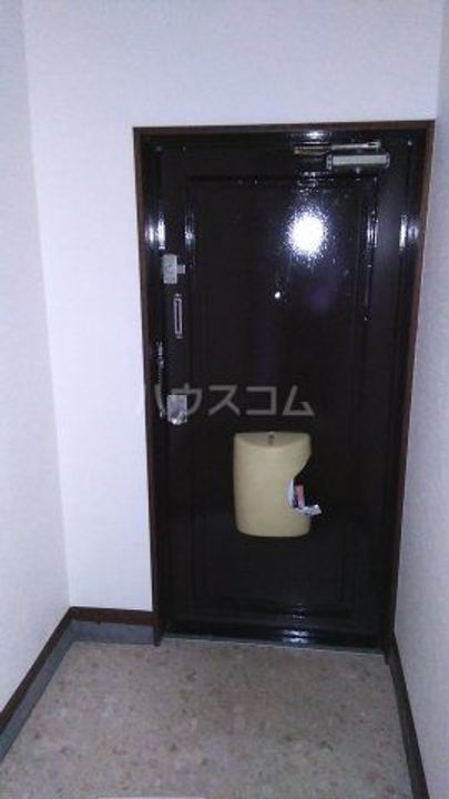 ハイツ魚津の玄関