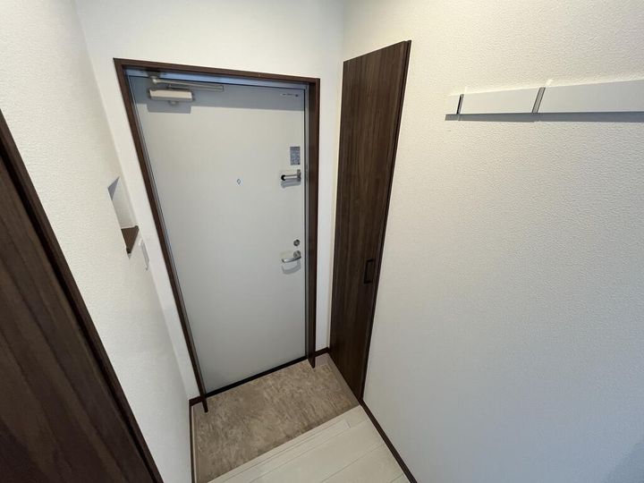 REGALEST三百人町の玄関