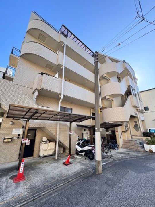 アマイモック根岸の外観