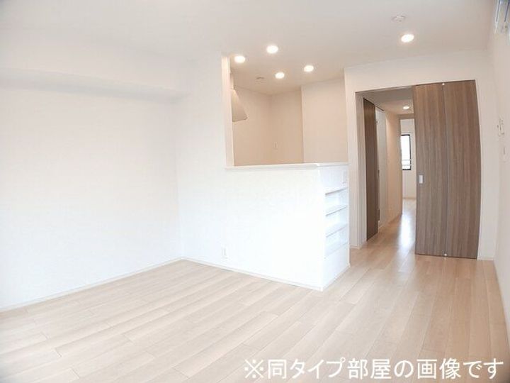 メゾンラテ稲葉の居間
