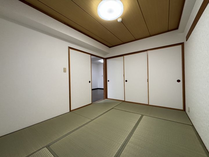 ロイヤルヒルズ台原Iの内装