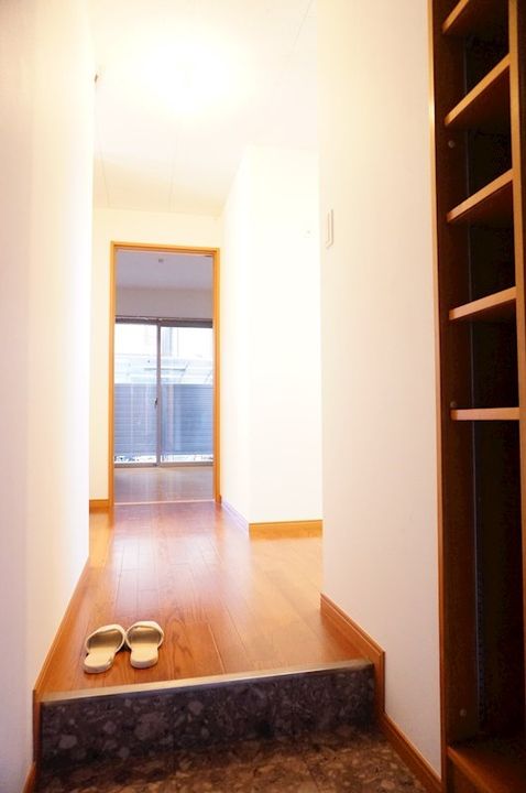 埼玉県草加市高砂2(マンション)の賃貸物件の玄関