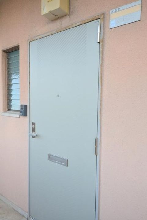 メゾン・ド・カリスの玄関