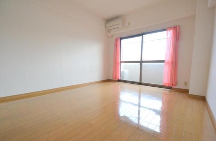 メゾン・ド・カリスの居間