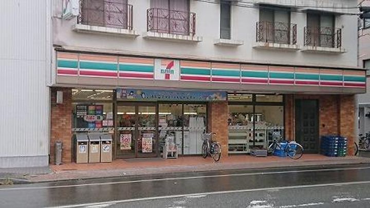 メゾン・ド・カリスの周辺