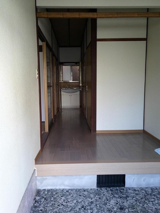 森アパートAの玄関