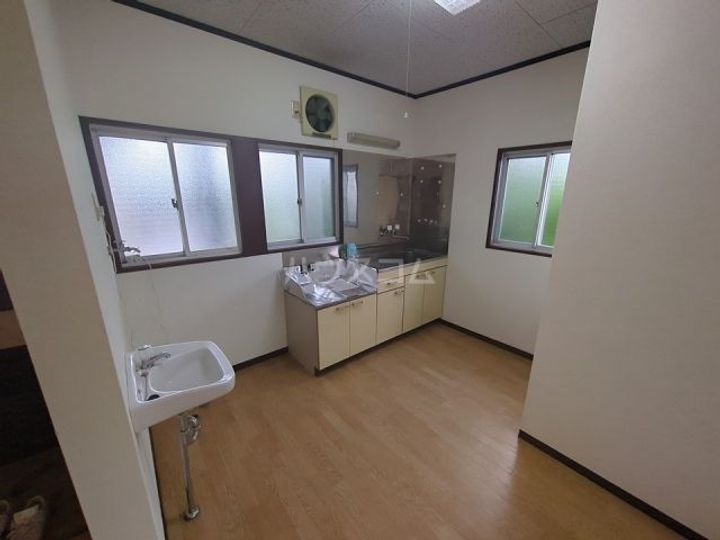 マルイチアパートの居間