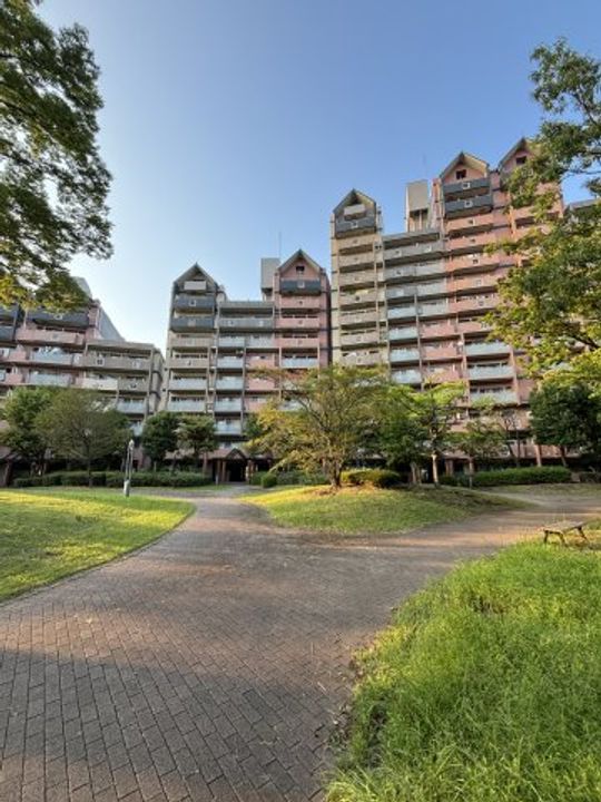 南大沢学園一番街5号棟の外観