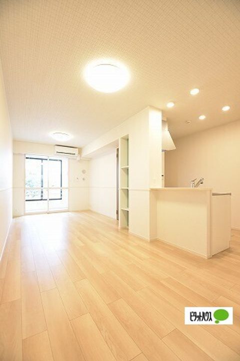 福島県郡山市安積町日出山字一本松(アパート)の賃貸物件の居間
