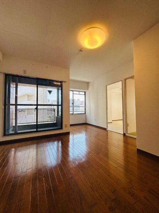 ナヴィール岩船の居間