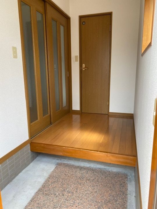島根県出雲市上塩冶町(一戸建)の賃貸物件の玄関