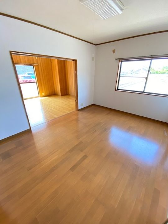 島根県出雲市上塩冶町(一戸建)の賃貸物件の居間