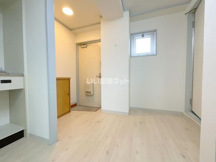 プレアール高松西町の玄関