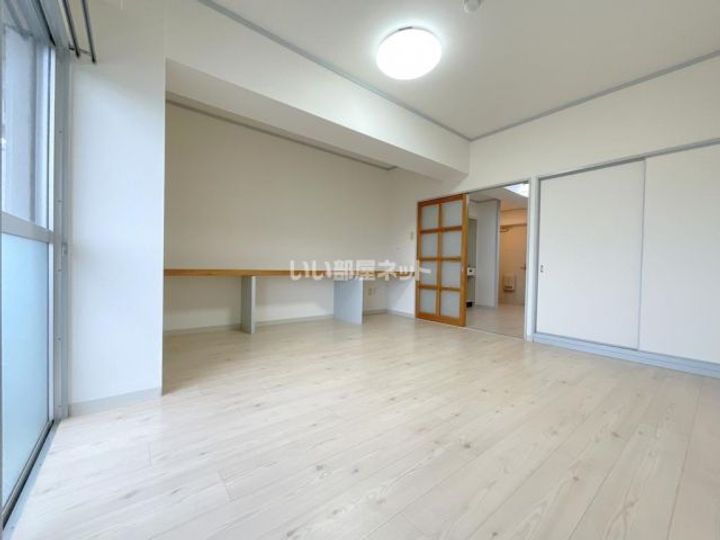 プレアール高松西町の居間