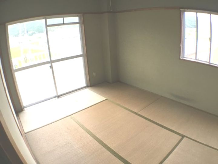 新柏原ビレッジ2号棟の居間