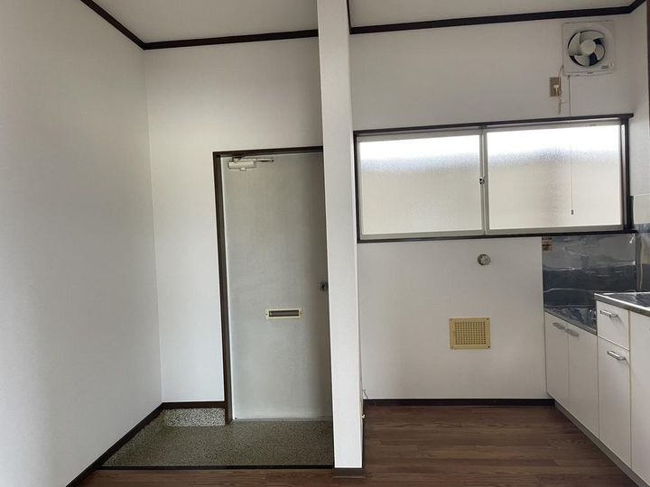 今野アパートの玄関